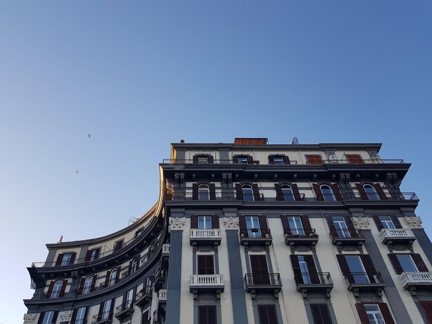 Paesaggio di un bellissimo palazzo a Napoli