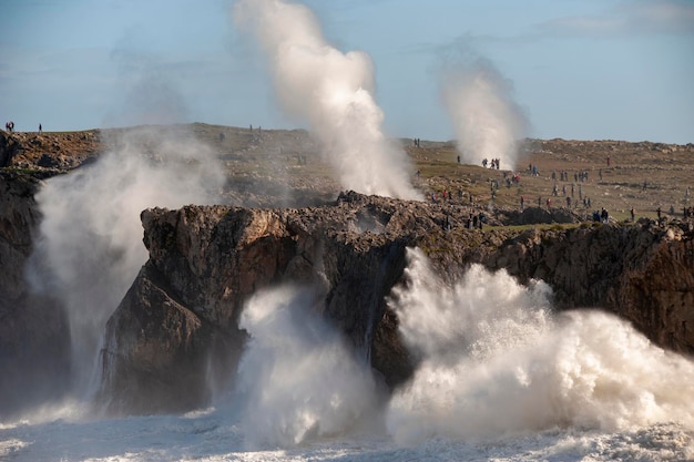 Paesaggio e scogliere frastagliate della costa asturiana