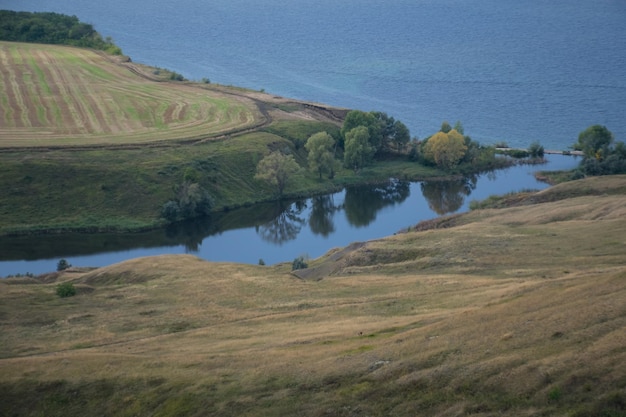 Paesaggio estivo con vista sul fiume Volga Russia Ulyanovsk