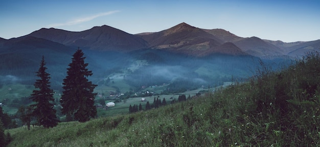 Paesaggio fantastico di montagna