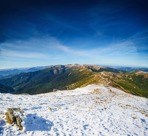 Paesaggio fantastico quasi innevato