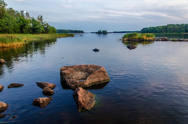 Paesaggio finlandese sul lago