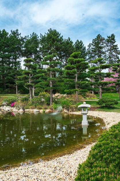 Paesaggio idilliaco del giardino giapponese Giardino di pietra giapponese tradizionale per la meditazione