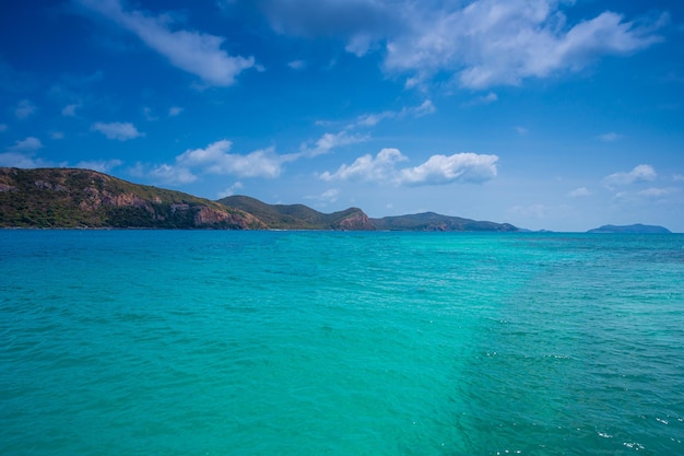 Paesaggio idilliaco della spiaggia tropicale