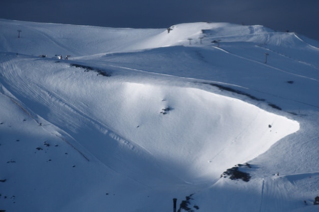 Paesaggio innevato di alta montagna Sierra Nevada Spagna