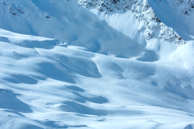 Paesaggio invernale di montagna delle Alpi (Austria)