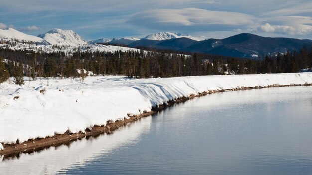 Paesaggio invernale vicino al lago Granby, Colorado.