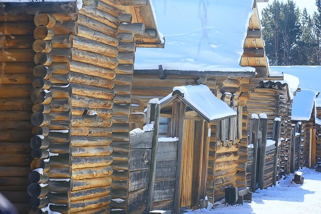 paesaggio invernale villaggio russo nord casa in legno