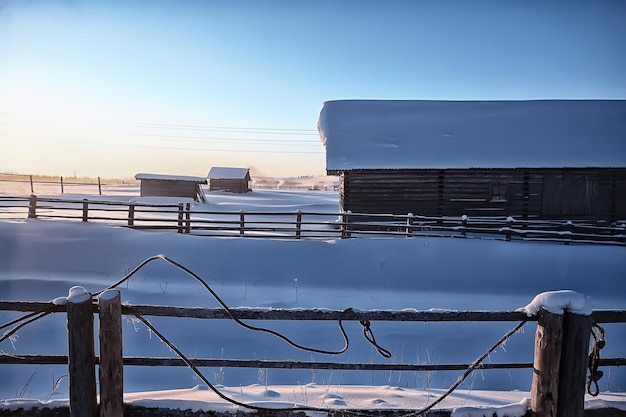 paesaggio invernale villaggio russo nord casa in legno