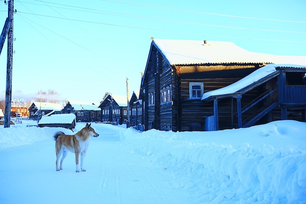 paesaggio invernale villaggio russo nord casa in legno