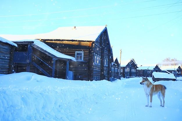 paesaggio invernale villaggio russo nord casa in legno