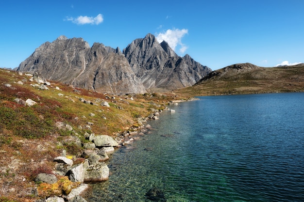 paesaggio lacustre naturale