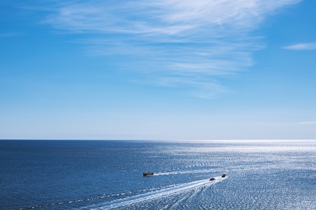 Paesaggio marino blu