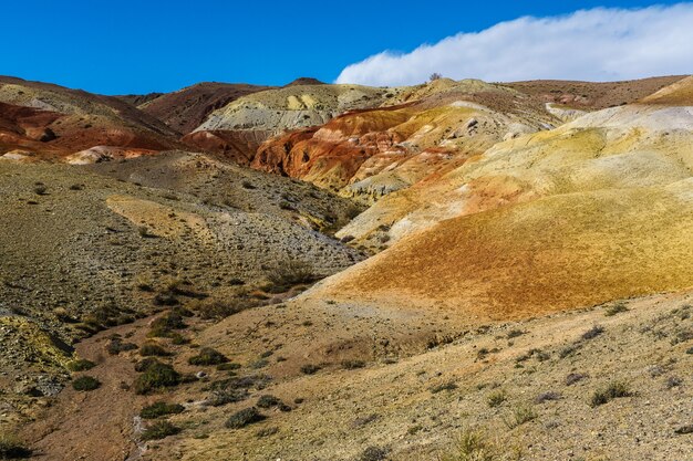 Paesaggio marziano sulle montagne della Terra-Altai.