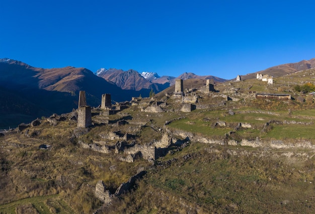 Paesaggio montano e architettura medievale dell'Ossezia settentrionale