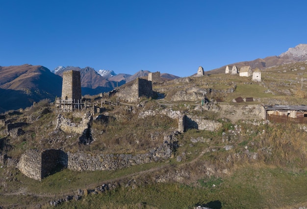 Paesaggio montano e architettura medievale dell'Ossezia settentrionale