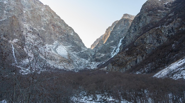 Paesaggio montuoso dell'Ossezia settentrionale Caucaso Russia