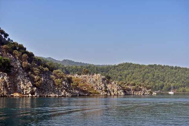 Paesaggio montuoso sulla costa egea