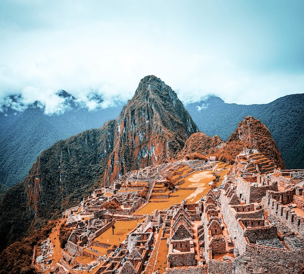 Paesaggio mozzafiato dell'antica e maestosa città di machu picchu