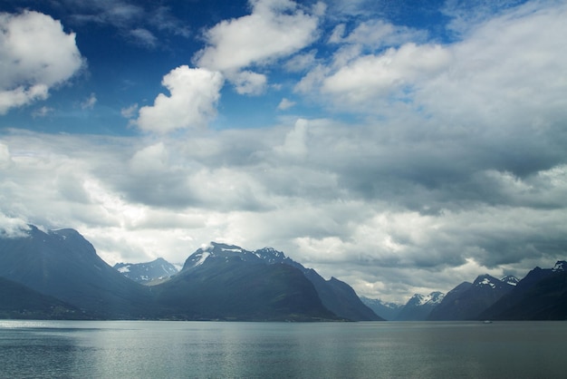 Paesaggio naturale al fiordo di geiranger