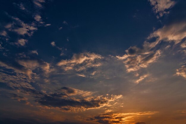 Paesaggio naturale astratto del tardo tramonto per il tuo design