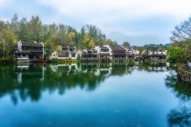 Paesaggio naturale dell'antico villaggio di Huangshan