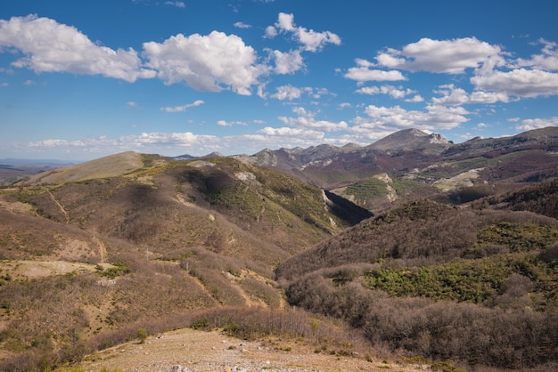 Paesaggio naturale nelle montagne di Palencia, Castilla y Leon, Spagna.