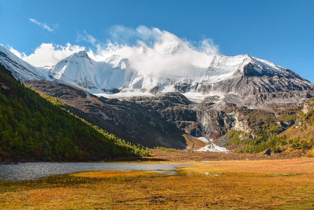 Paesaggio nella riserva nazionale Yading