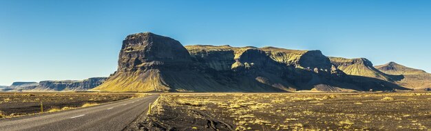 Paesaggio panoramico con la tangenziale in Islanda
