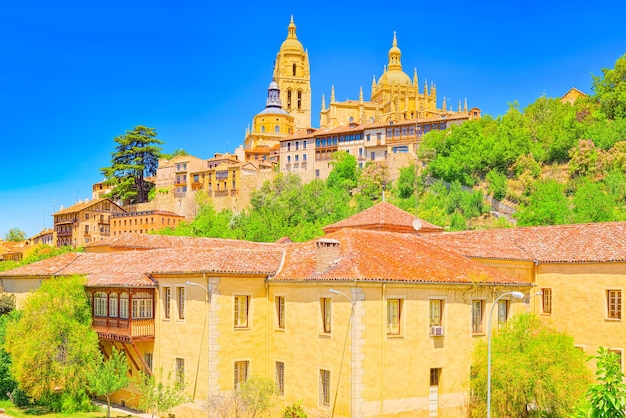 Paesaggio panoramico dell'antica città e cattedrale di Segovia, vicino a Madrid.