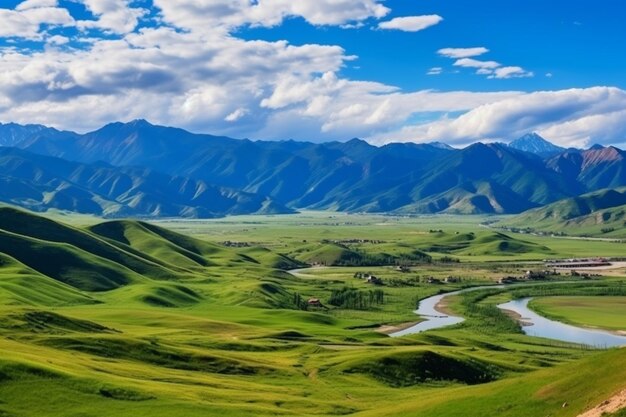 Paesaggio panoramico di montagna e cielo pittoresco nuvole