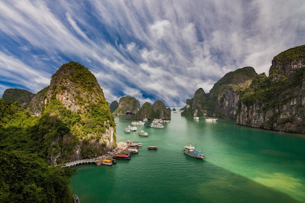 Paesaggio pittoresco del mare Baia di Ha Long Vietnam