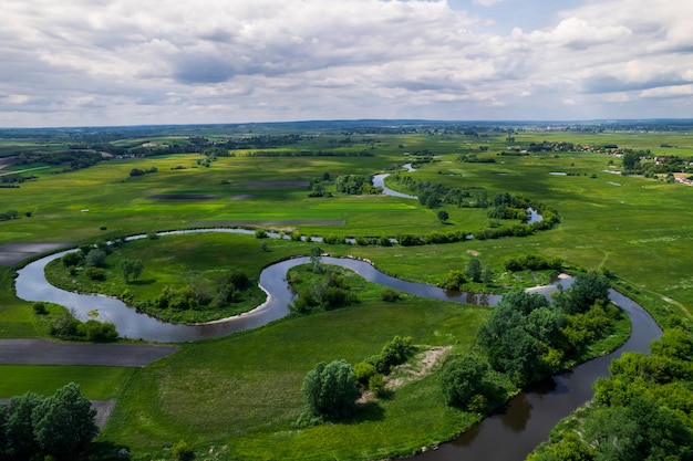 Paesaggio primaverile a Ponidzie Polonia Nida River Drone View