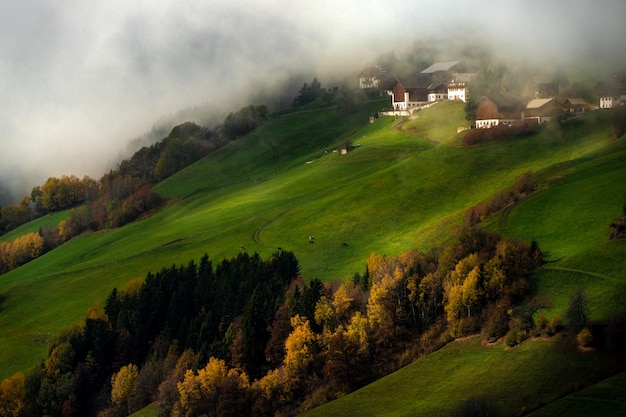 Paesaggio rurale ii val di funes- dolomiti italia