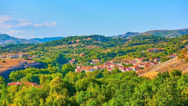 Paesaggio rurale panoramico con villaggio, Tessaglia, Grecia - Pittoresco scenario greco