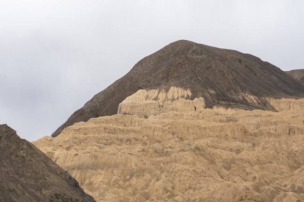 Paesaggio scioccamente desolato del Moonland a Lamayuru, in Ladakh, India