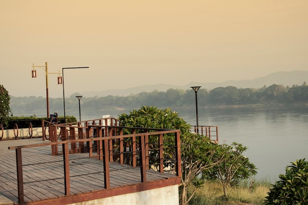 Paesaggio serale del fiume Mekong nel distretto di Chiang Khan