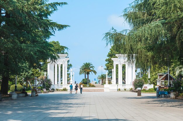 Paesaggio urbano con bella architettura Piazza Europa a Batumi