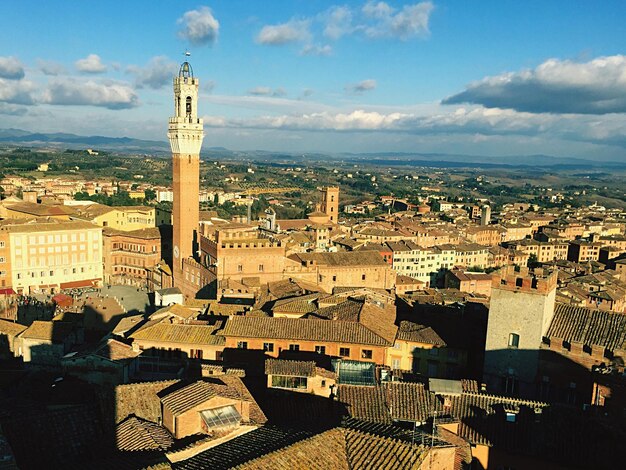 Paesaggio urbano contro il cielo