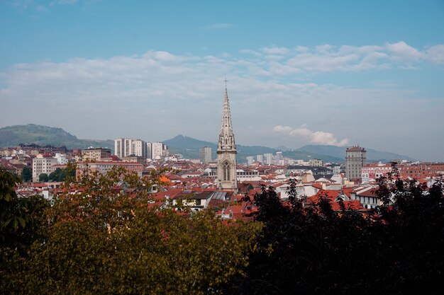 Paesaggio urbano dalla città di Bilbao in Spagna