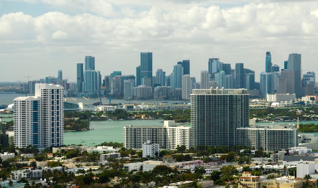 Paesaggio urbano del quartiere centrale della città di Miami in Florida USA Skyline con grattacieli alti nella moderna megapolis americana