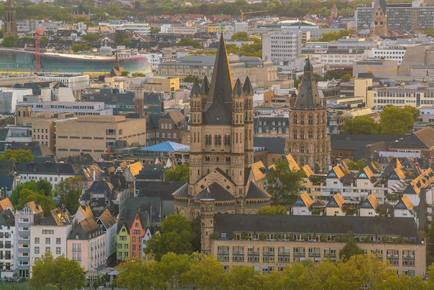 Paesaggio urbano dell'orizzonte della città di Colonia del centro della Germania in Europa