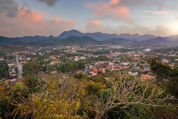 Paesaggio urbano della città vecchia Luang Prabang a Loas