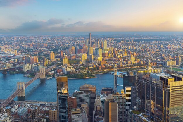 Paesaggio urbano dello skyline del centro di Brooklyn da Manhattan New York City