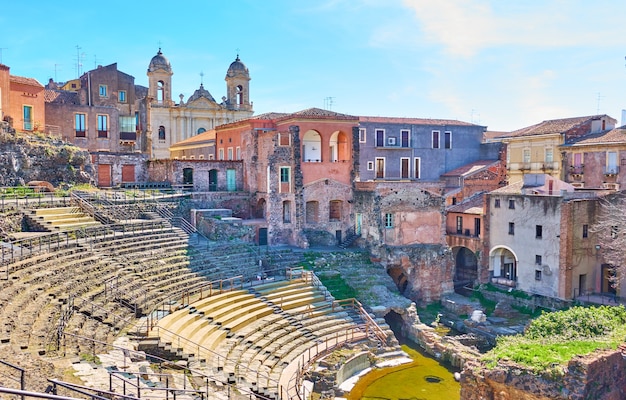 Paesaggio urbano di Catania con antico teatro romano, Sicilia, Italy