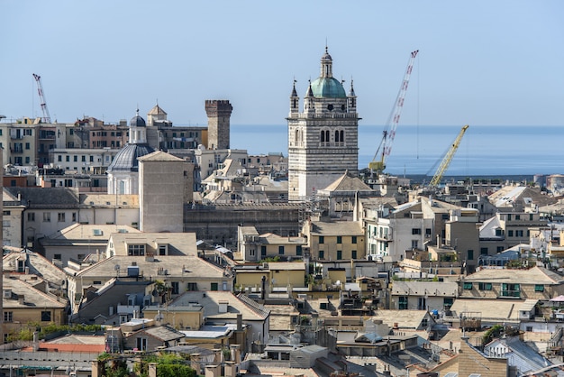 Paesaggio urbano di Genova da Spianata Castelletto