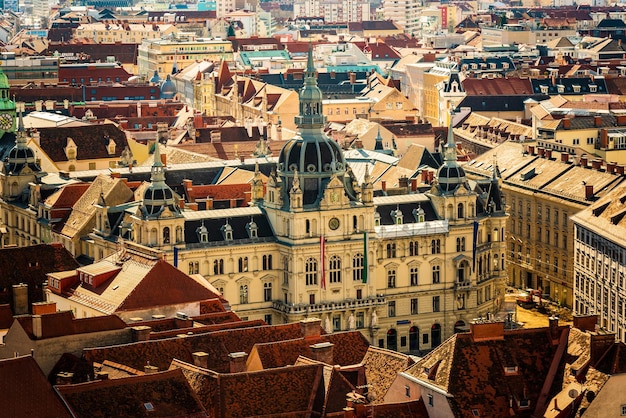 Paesaggio urbano di Graz con il municipio di Rathaus e edifici storici nella regione di Stiria, Austria