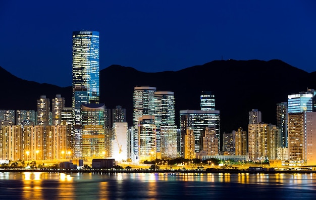 Paesaggio urbano di Hong Kong di notte