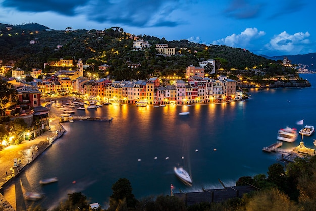 Paesaggio urbano di Portofino di notte