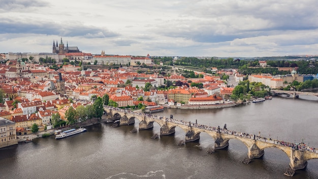 Paesaggio urbano di Praga, la capitale della Repubblica Ceca, vista aerea